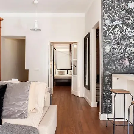 Charming Penthouse With Terrace Colosseum شقة