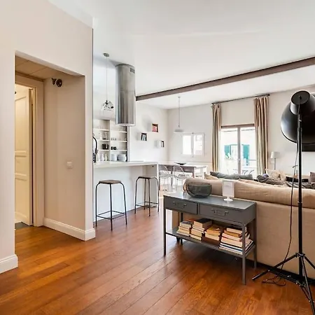 Charming Penthouse With Terrace Colosseum شقة