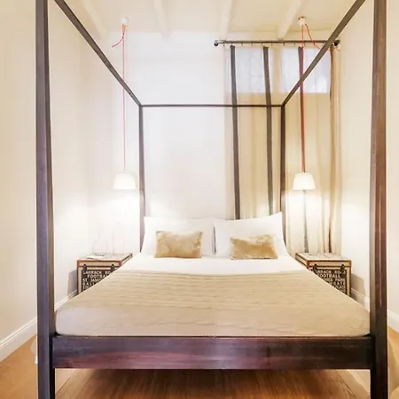 Charming Penthouse With Terrace Colosseum شقة *