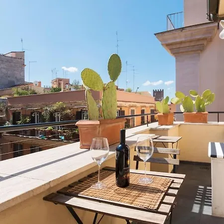 Charming Penthouse With Terrace Colosseum شقة *